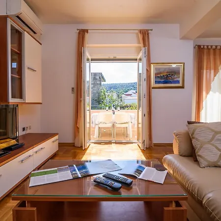Neve Apartment *