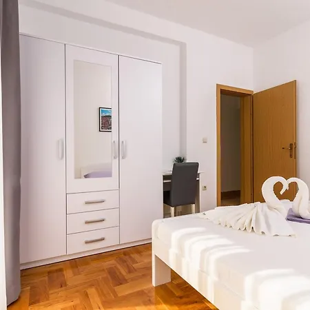 Neve Apartment