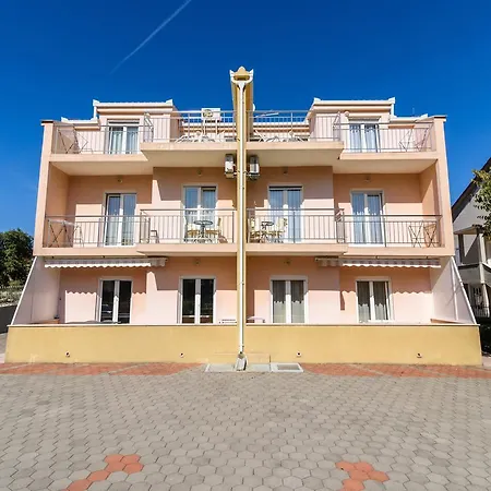 Neve Apartment *