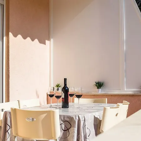 Neve Apartment Marina